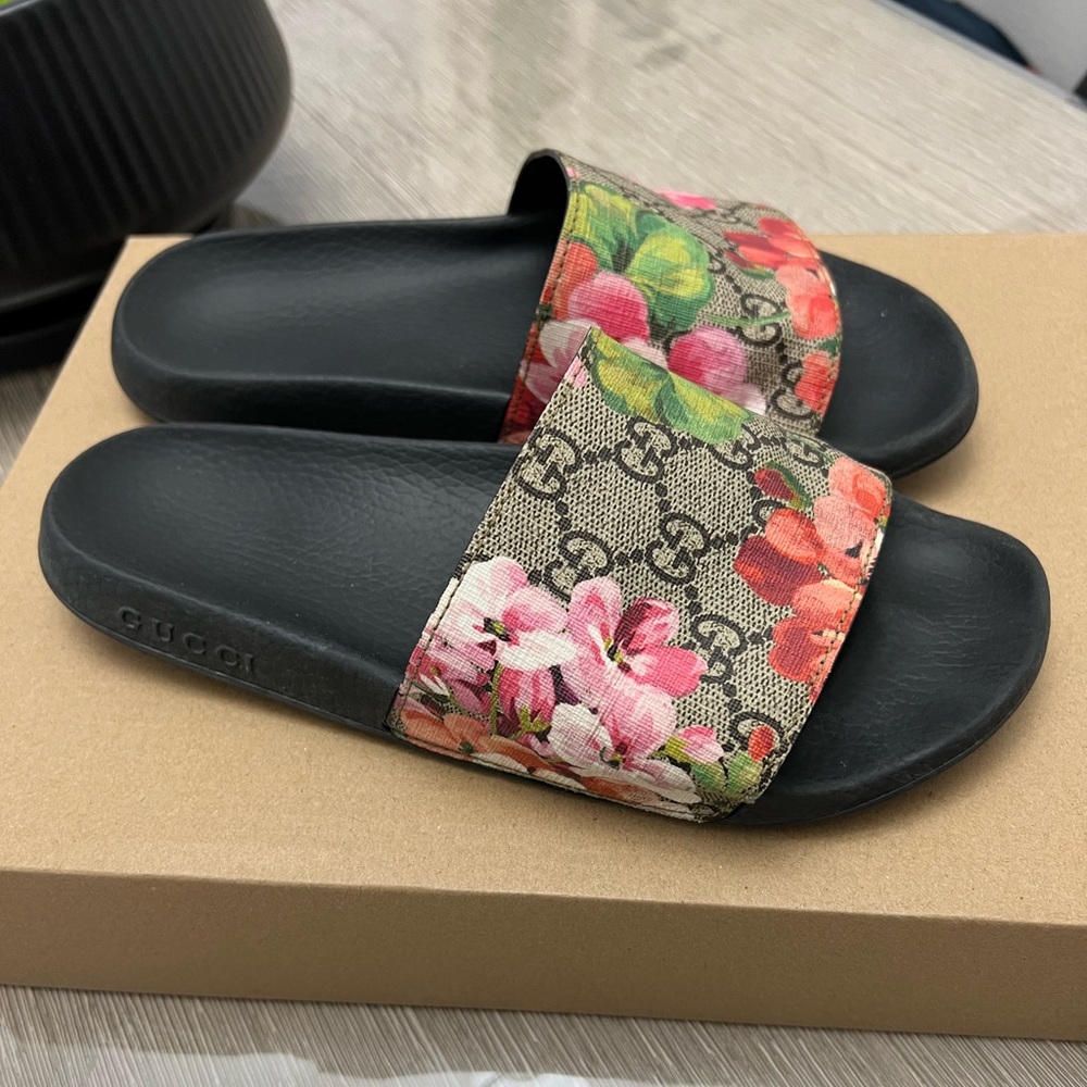 Authentic Gucci bloom, slide sandals, women’s size 8.5